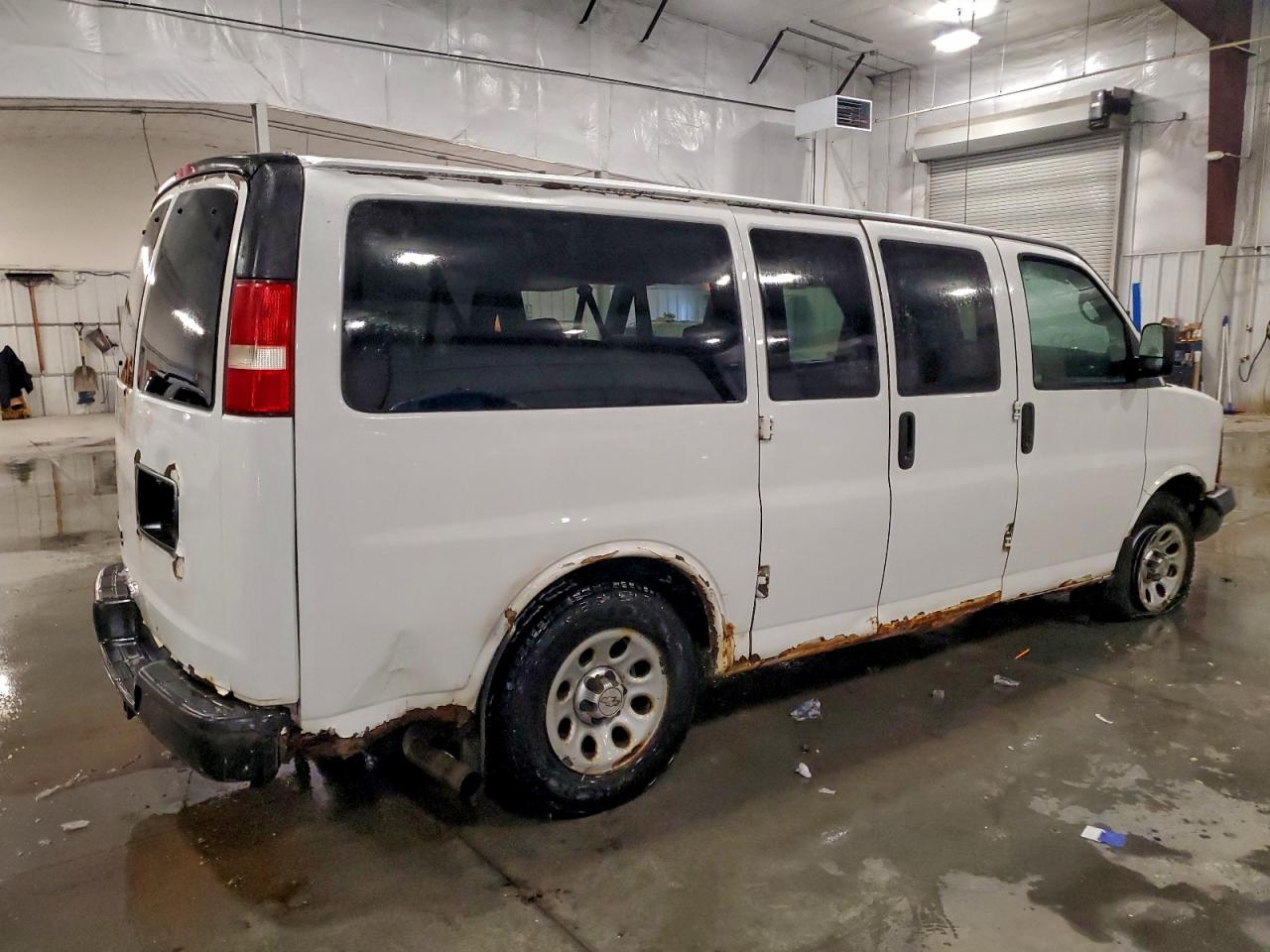 Chevrolet Express Ls Image 13