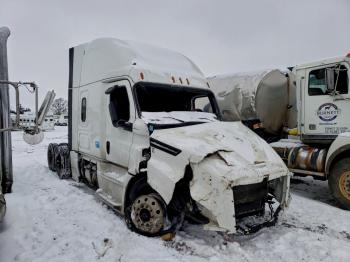  Salvage Freightliner Cascadia 1