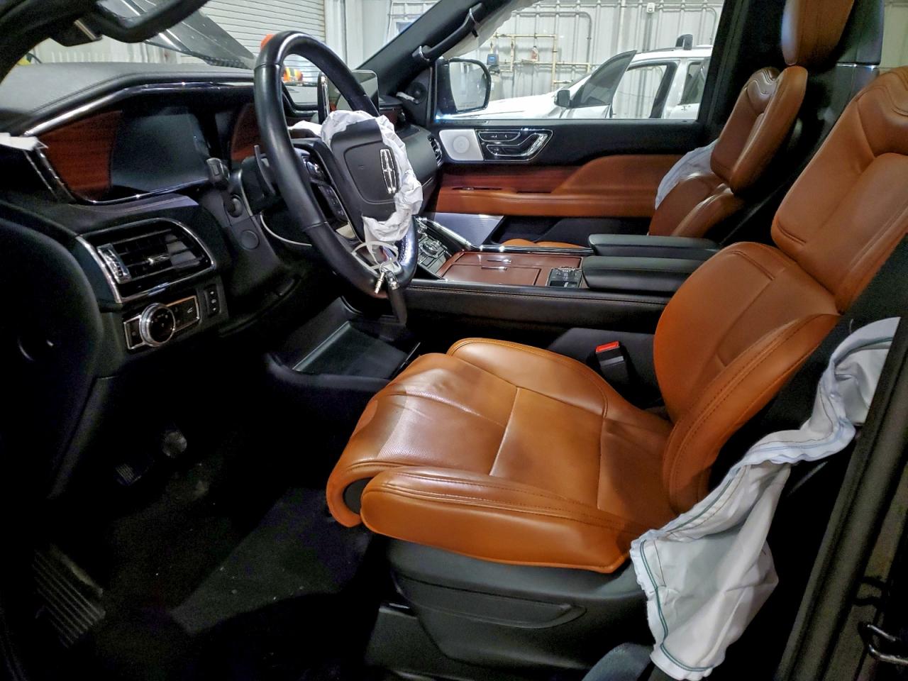 Lincoln Navigator L Reserve Image 6