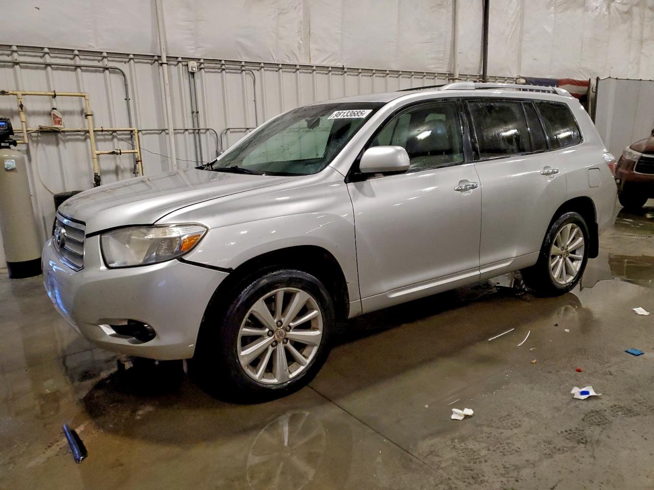 Toyota Highlander Hybrid Image 1