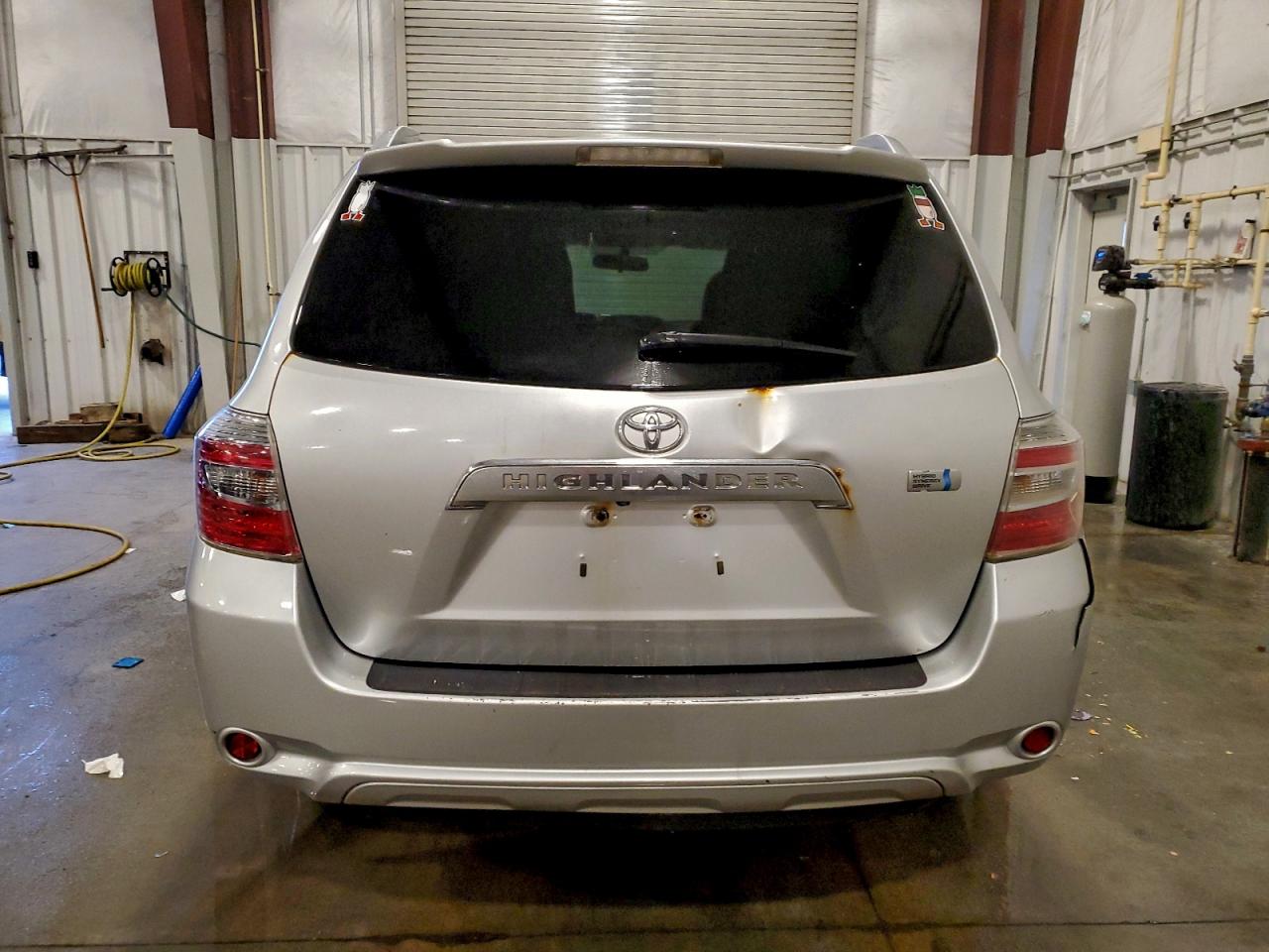 Toyota Highlander Hybrid Image 2