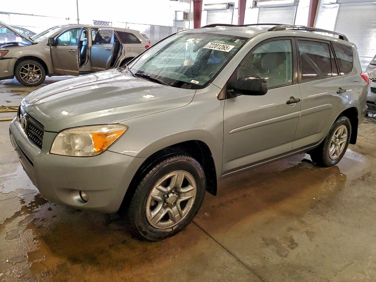 Toyota RAV4 Image 1