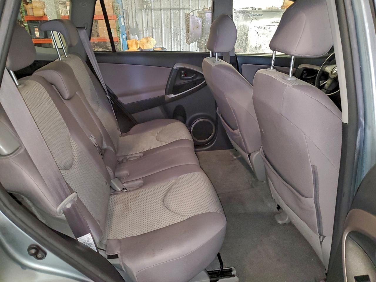 Toyota RAV4 Image 12