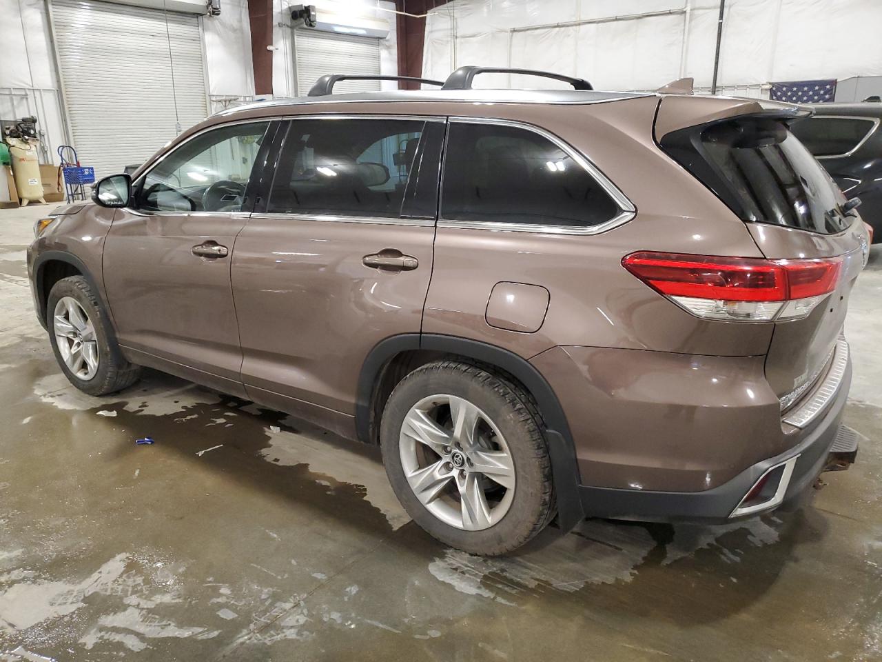 Toyota Highlander Limited Image 3