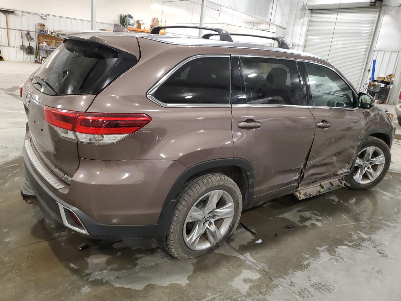 Toyota Highlander Limited Image 2