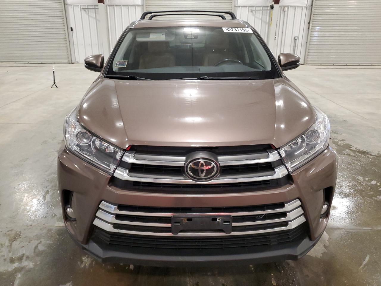 Toyota Highlander Limited Image 5