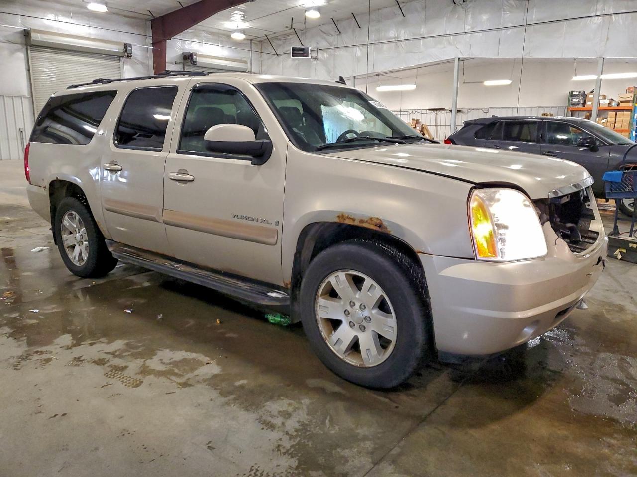 GMC Yukon K1500 Image 13