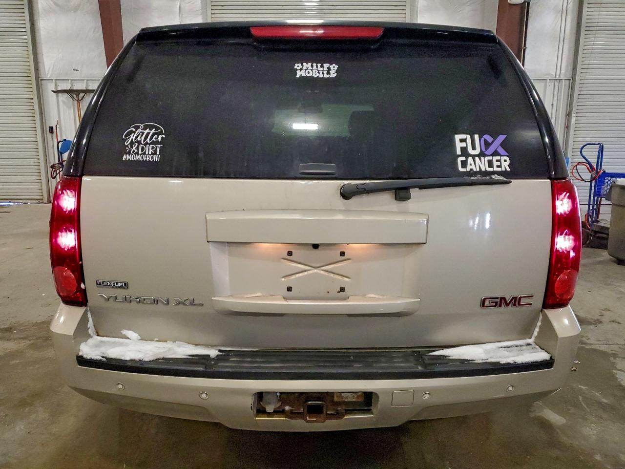 GMC Yukon K1500 Image 2