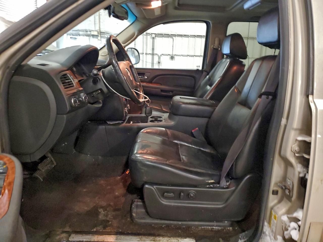 GMC Yukon K1500 Image 12