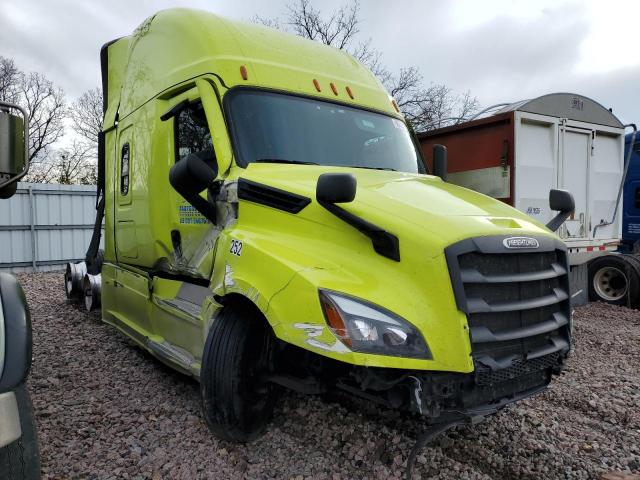 Salvage Freightliner Cascadia 1
