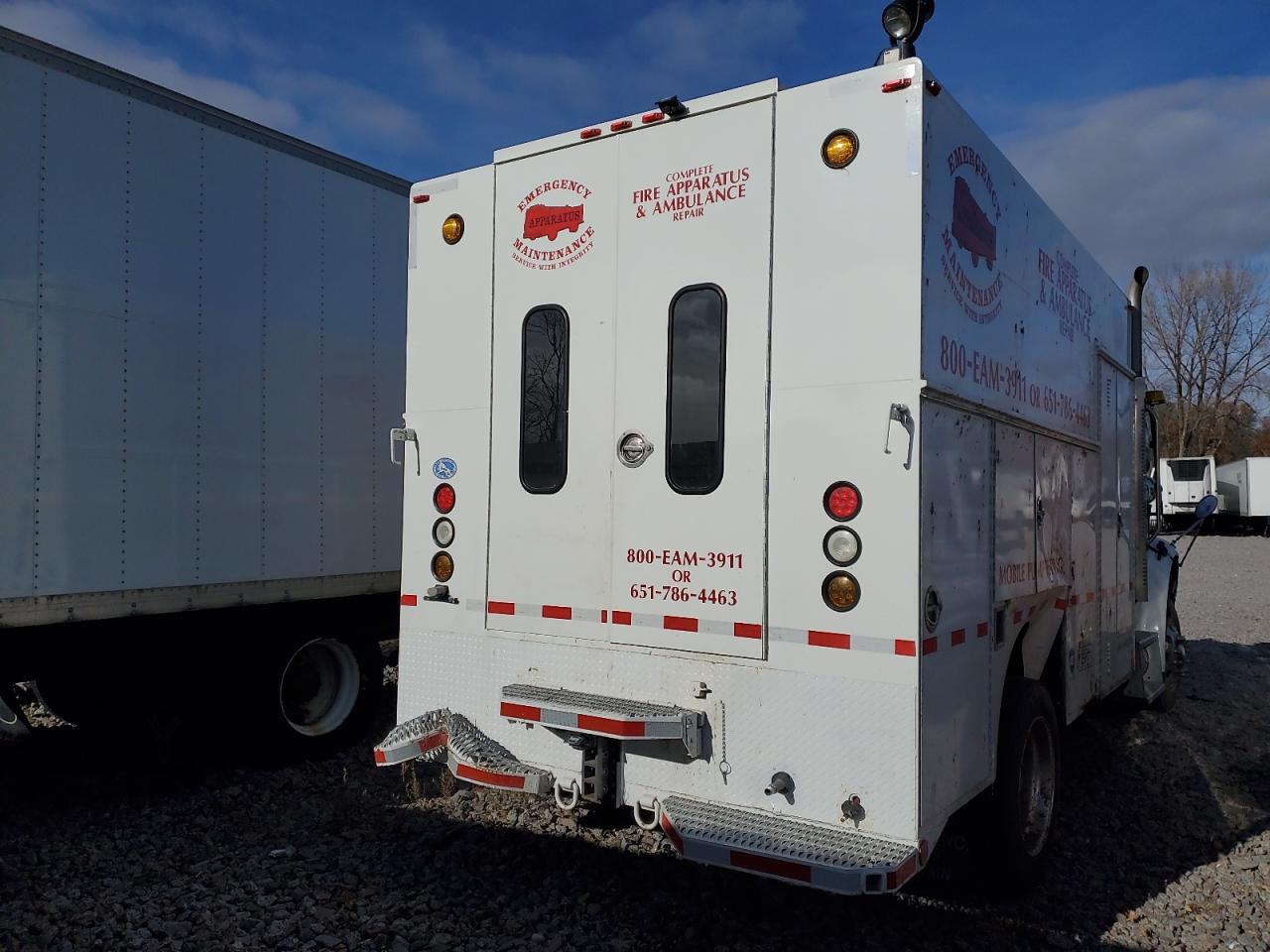 Freightliner M2 106 Medium Duty Image 2