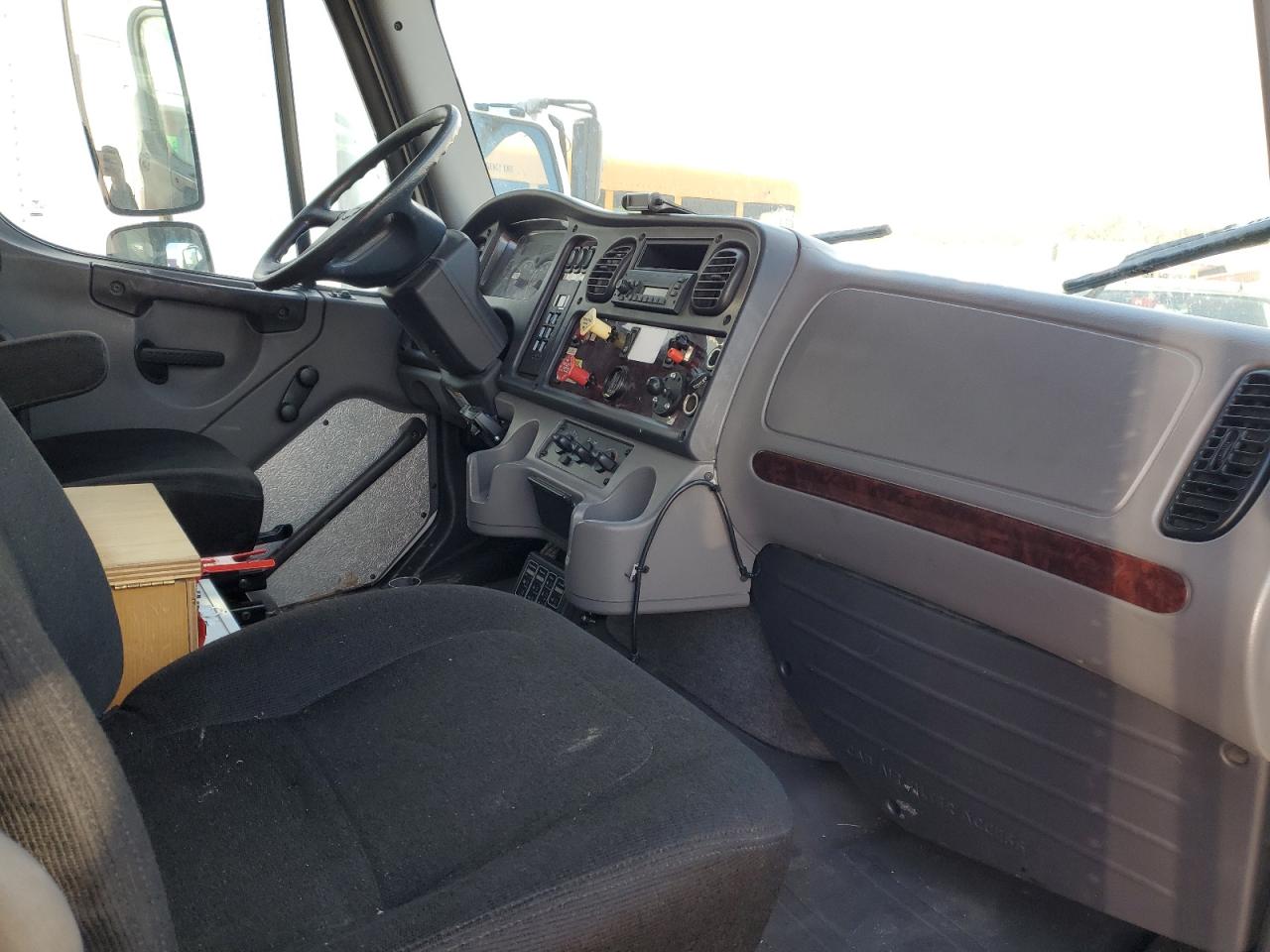 Freightliner M2 106 Medium Duty Image 7