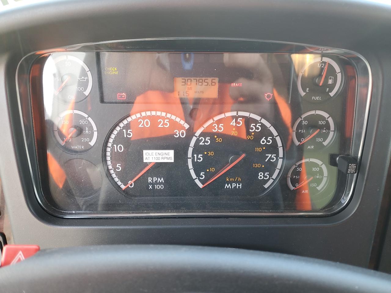 Freightliner M2 106 Medium Duty Image 9