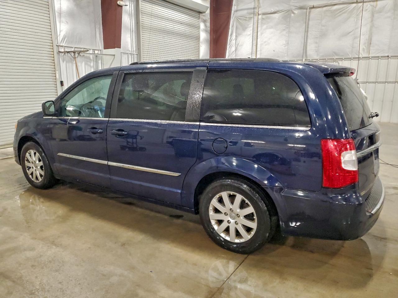 Chrysler Minivan Touring Image 3