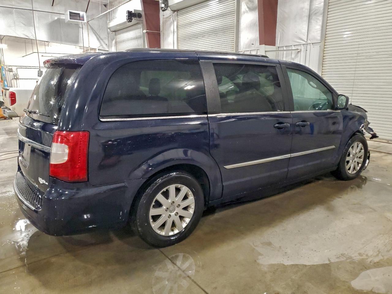 Chrysler Minivan Touring Image 13