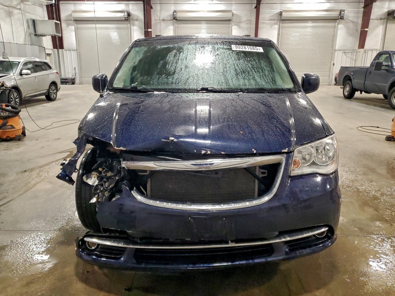 Chrysler Minivan Touring Image 11