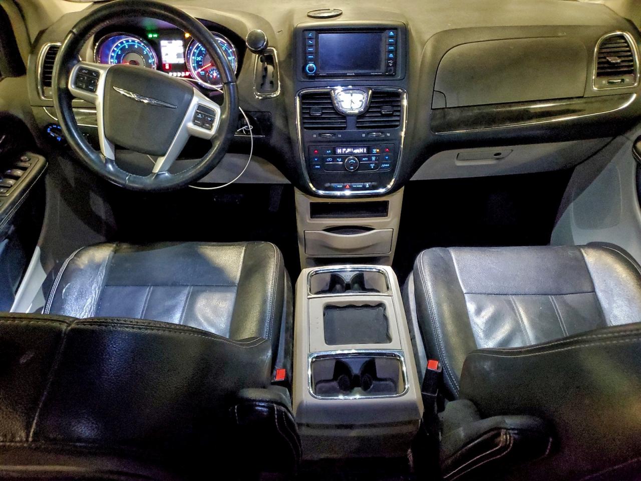 Chrysler Minivan Touring Image 5