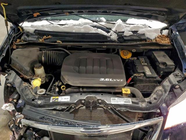 Chrysler Minivan Touring Image 6